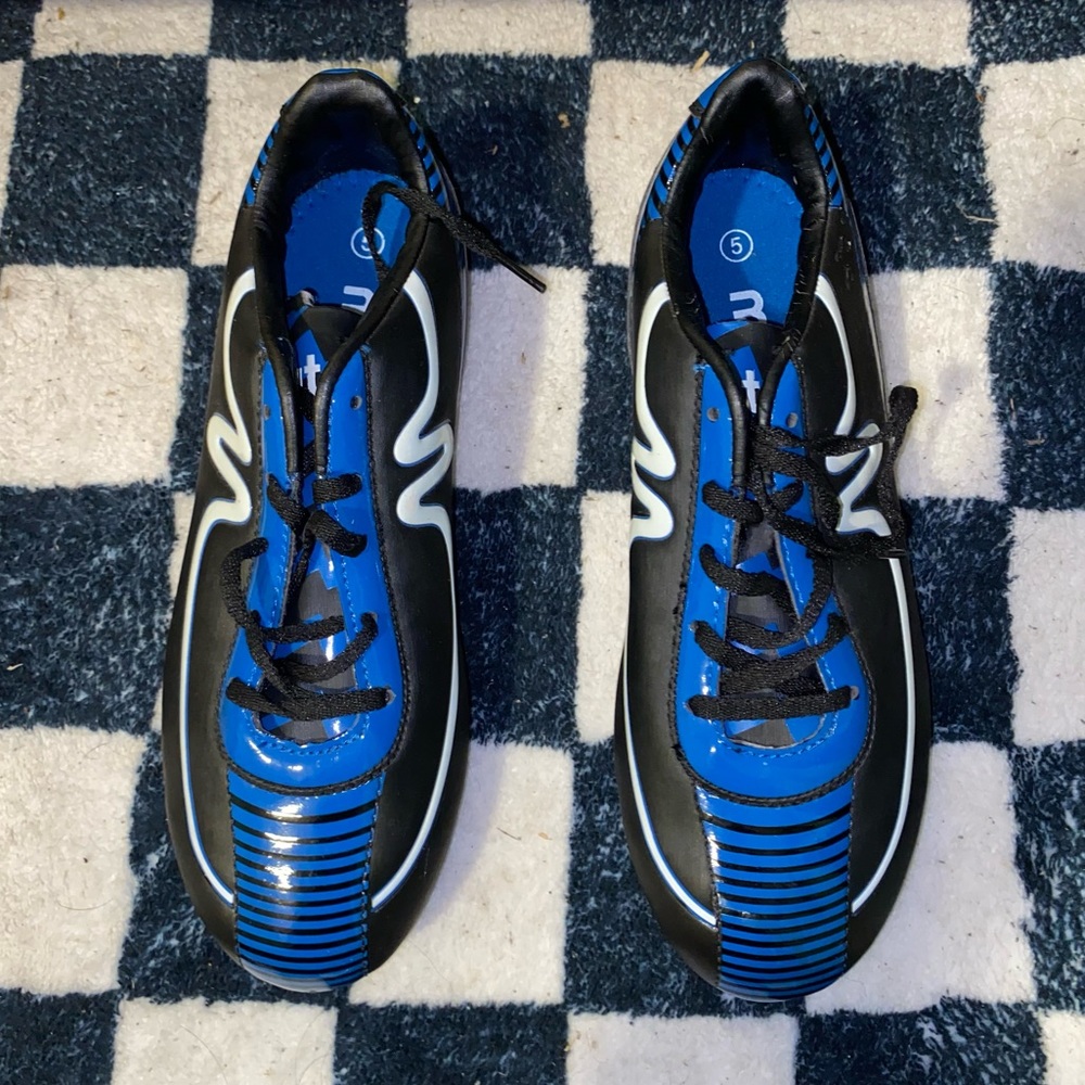 Soccer cleats